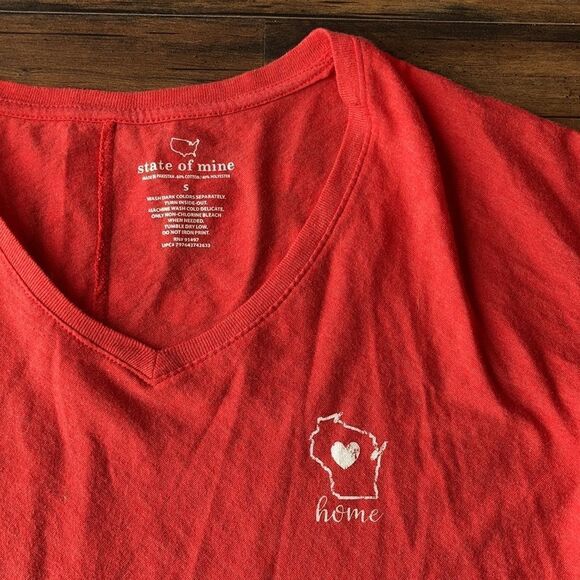 NEW Wisconsin Home State Of Mine Red White Short Sleeve V-neck Tee Small 🧀🦡❤️ - Picture 3 of 5